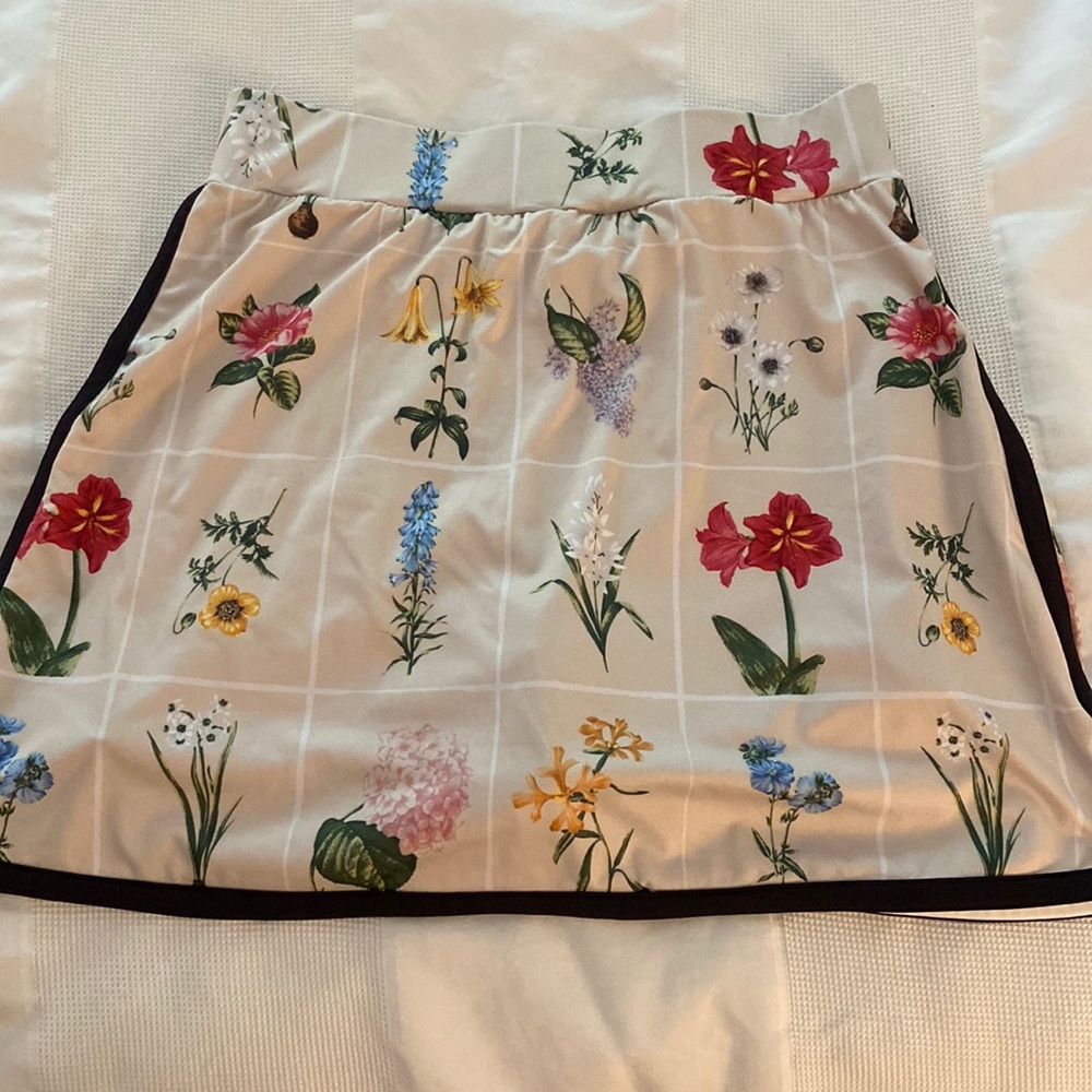 Floral Tuckernuck active skort